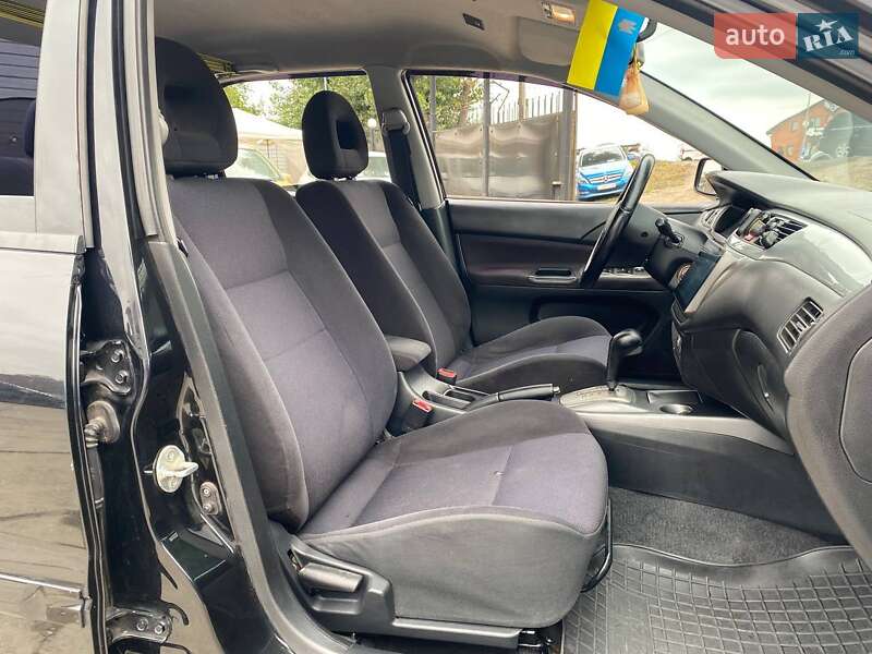 Седан Mitsubishi Lancer 2006 в Киеве
