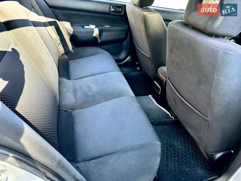 Седан Mitsubishi Lancer 2008 в Чернівцях