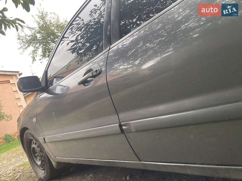 Седан Mitsubishi Lancer 2006 в Черновцах