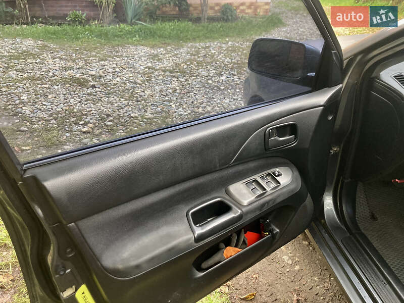 Седан Mitsubishi Lancer 2006 в Черновцах