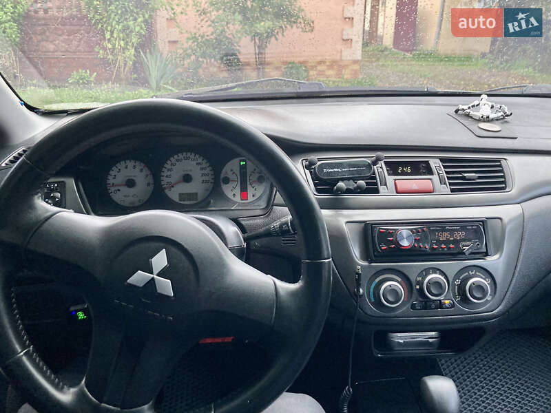 Седан Mitsubishi Lancer 2006 в Черновцах