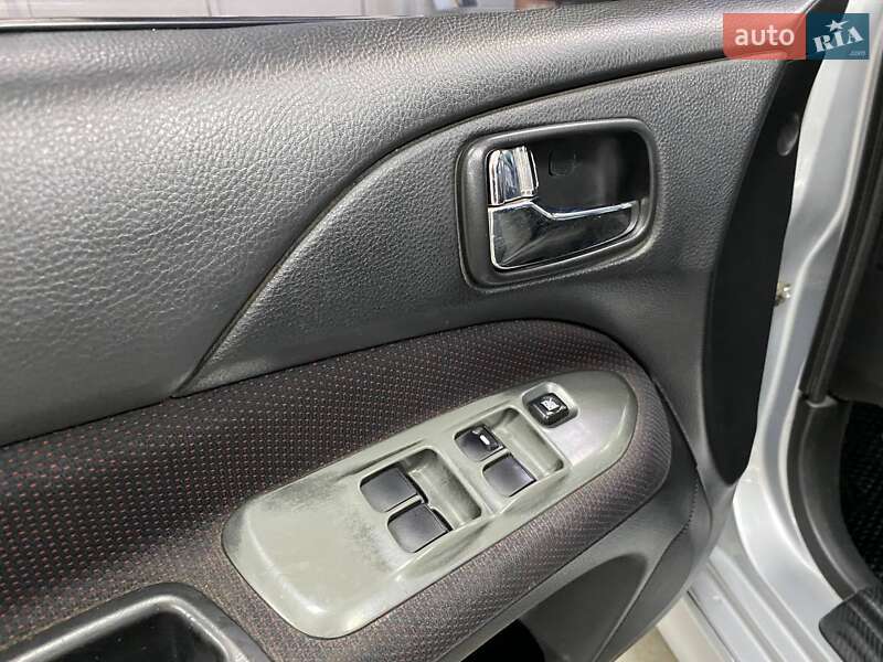 Седан Mitsubishi Lancer 2007 в Киеве