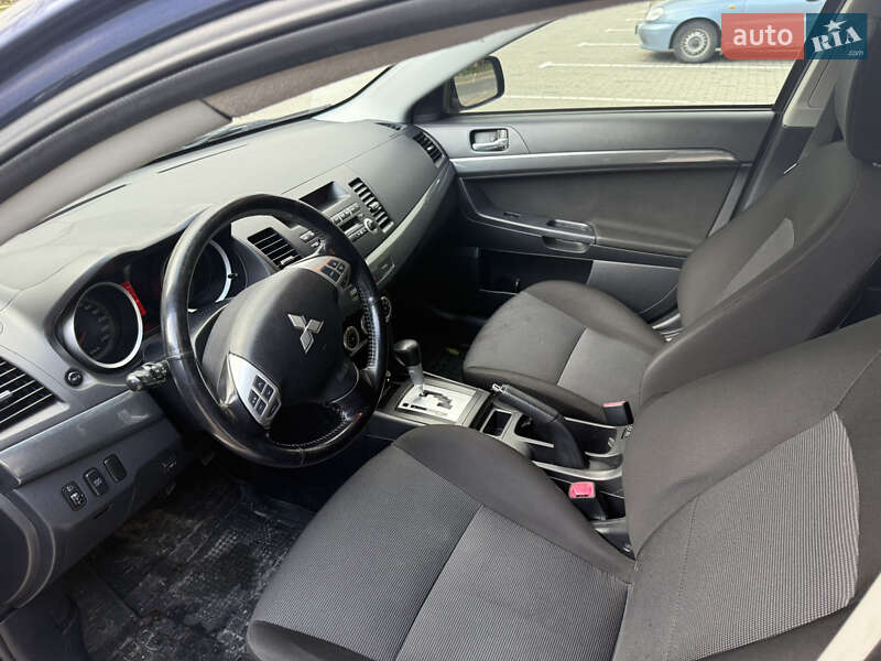 Седан Mitsubishi Lancer 2008 в Обухове