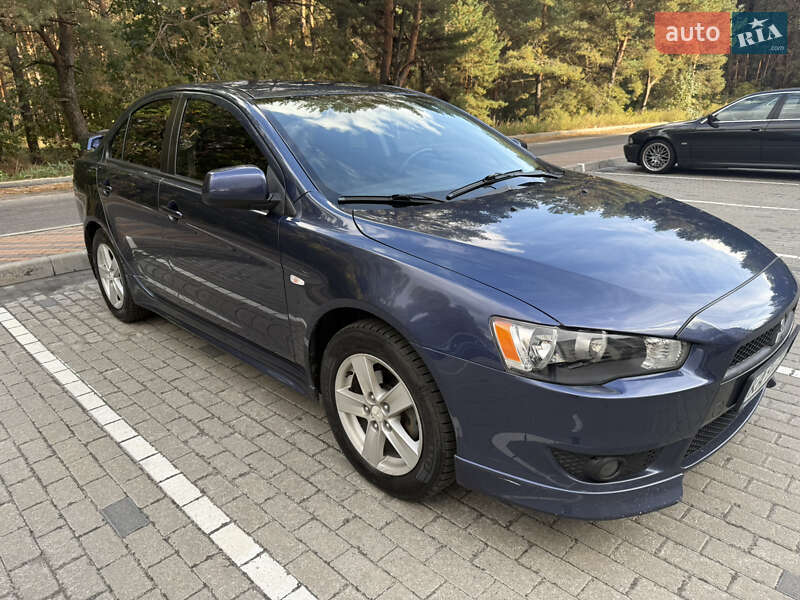 Седан Mitsubishi Lancer 2008 в Обухове