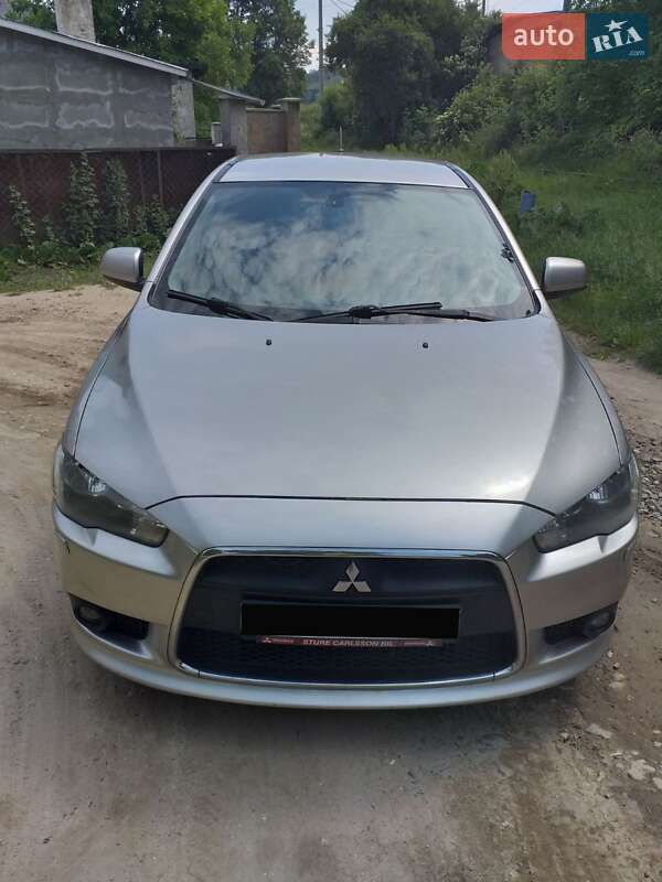 Седан Mitsubishi Lancer 2011 в Киеве