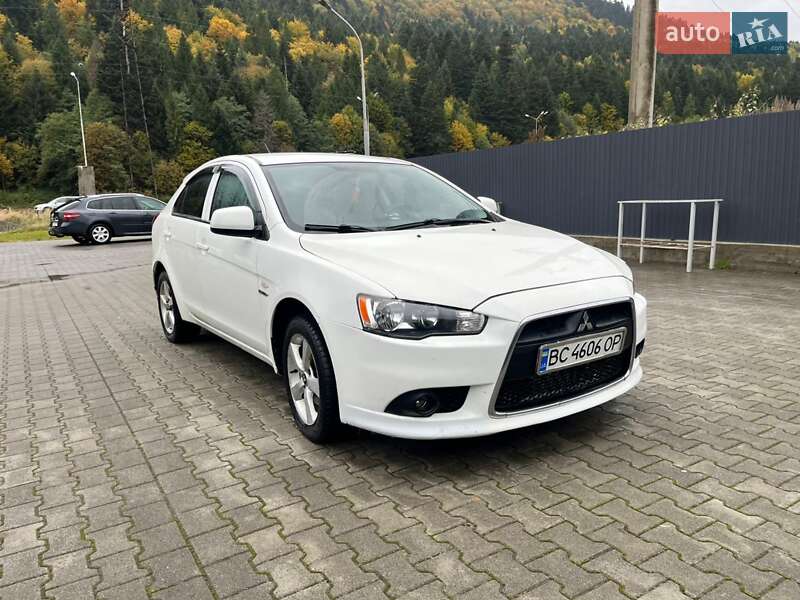 Хэтчбек Mitsubishi Lancer 2011 в 
