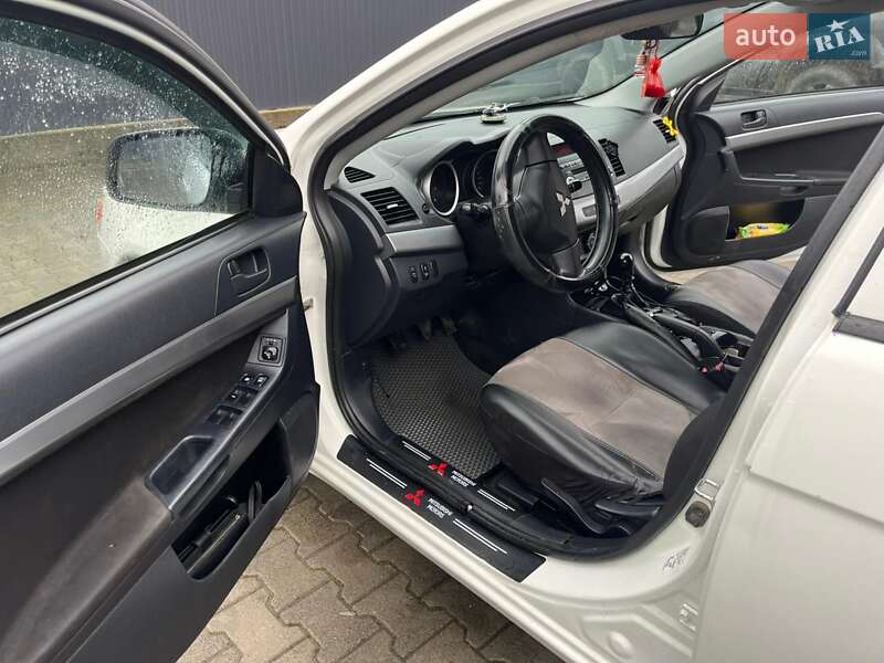 Хетчбек Mitsubishi Lancer 2011 в Сколе