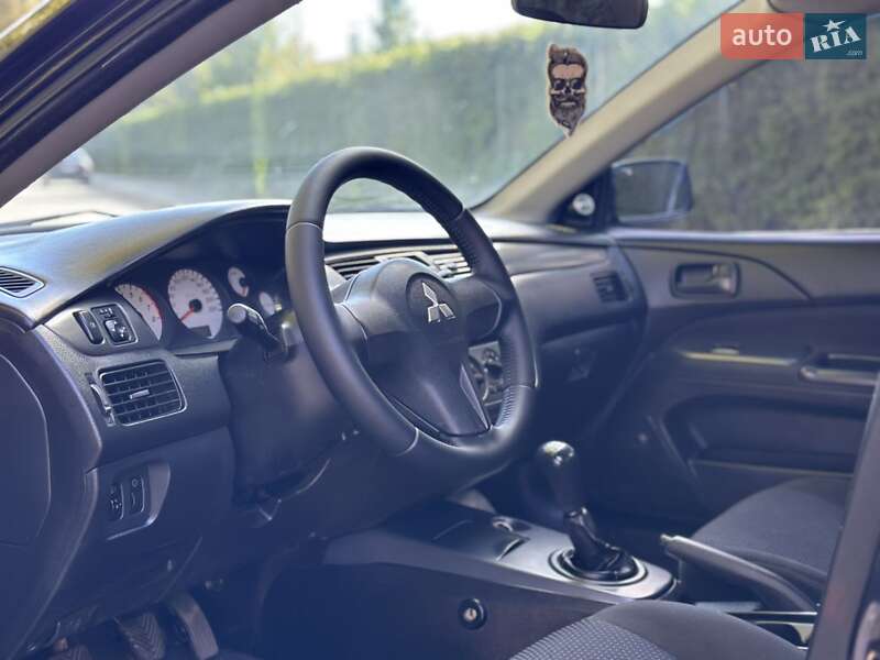 Седан Mitsubishi Lancer 2006 в Ахтырке