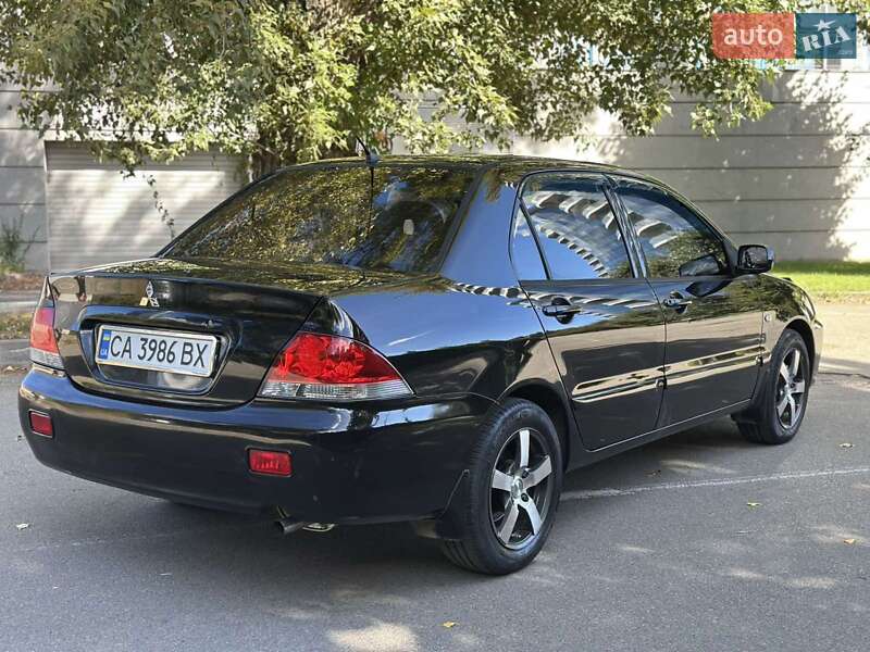 Седан Mitsubishi Lancer 2006 в Ахтырке