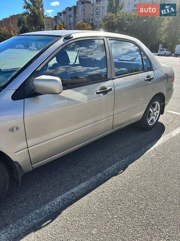 Седан Mitsubishi Lancer 2004 в Броварах