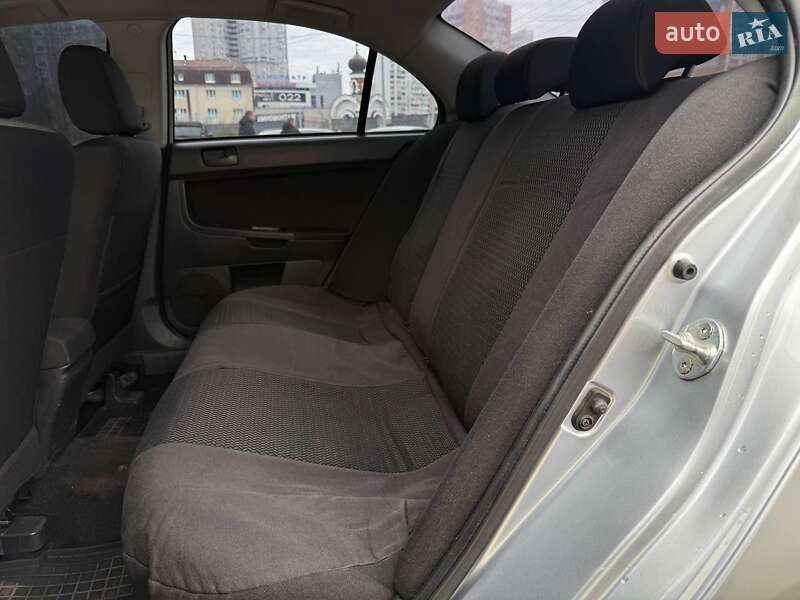 Седан Mitsubishi Lancer 2008 в Киеве