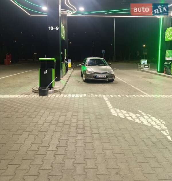 Седан Mitsubishi Lancer 1996 в 