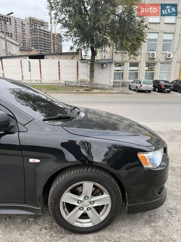 Седан Mitsubishi Lancer 2007 в Киеве