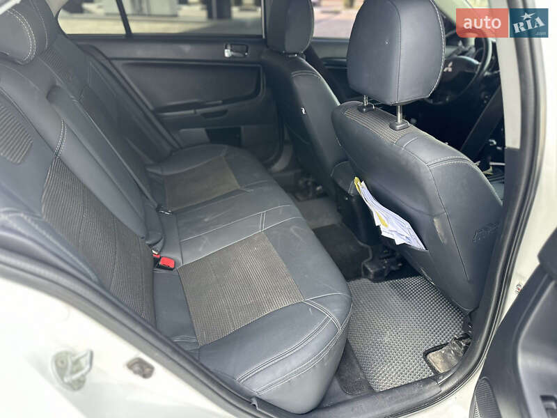 Седан Mitsubishi Lancer 2012 в Звягелі