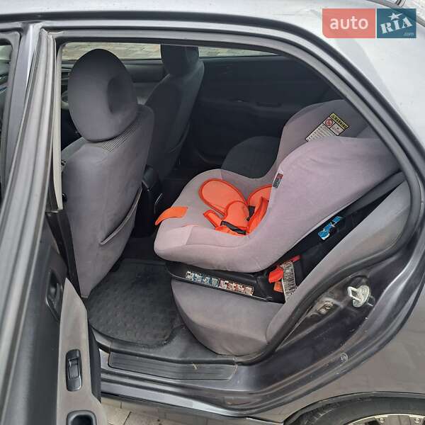 Седан Mitsubishi Lancer 2004 в Львове