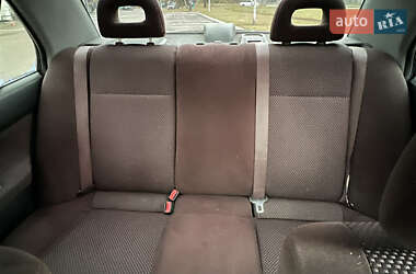 Седан Mitsubishi Lancer 2005 в  фото 16 Седан Mitsubishi Lancer 2005 в