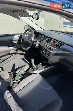 Седан Mitsubishi Lancer 2006 в  фото 19 Седан Mitsubishi Lancer 2006 в