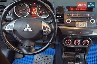 Седан Mitsubishi Lancer 2011 в  фото 27 Седан Mitsubishi Lancer 2011 в