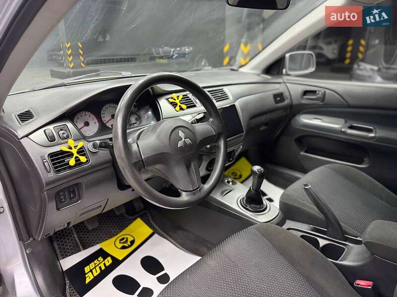 Седан Mitsubishi Lancer 2008 в Чернівцях