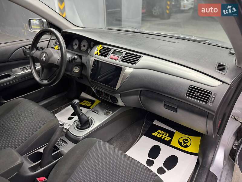 Седан Mitsubishi Lancer 2008 в Чернівцях