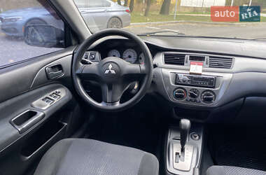 Седан Mitsubishi Lancer 2008 в  фото 12 Седан Mitsubishi Lancer 2008 в