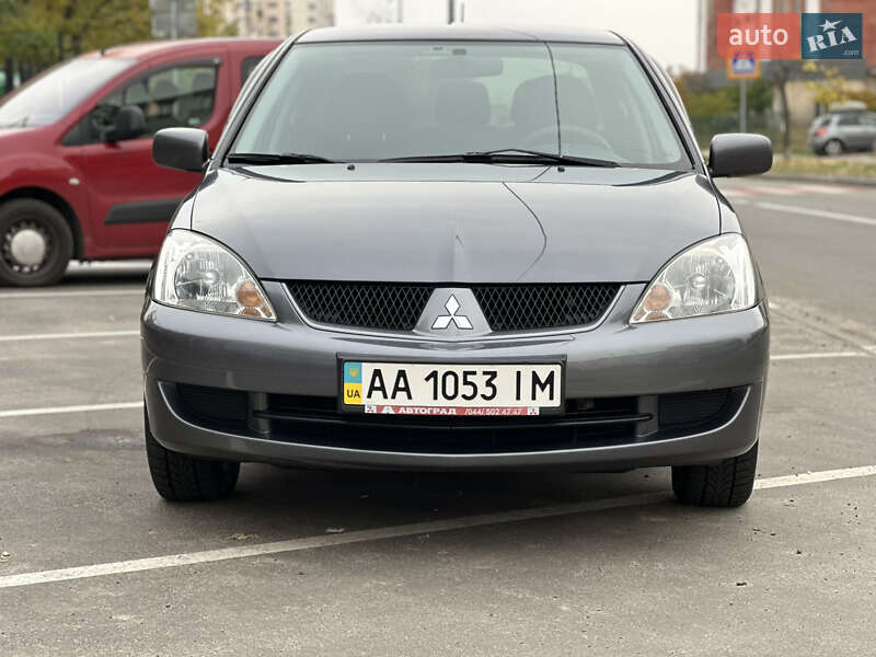 Седан Mitsubishi Lancer 2009 в Киеве