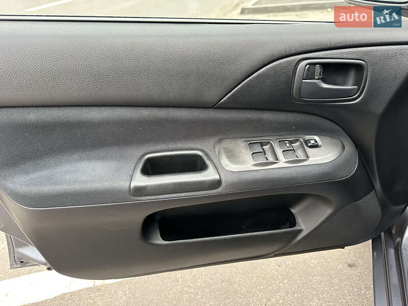 Седан Mitsubishi Lancer 2009 в Киеве
