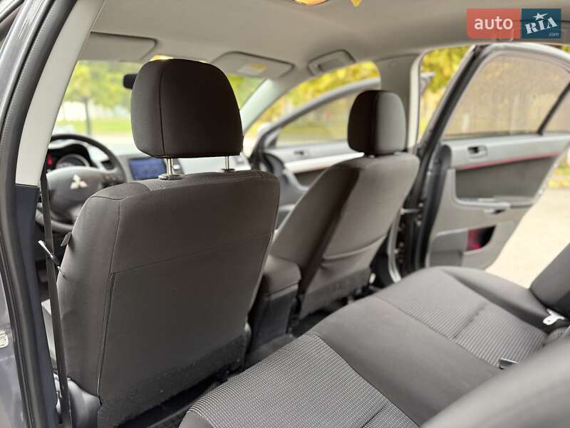 Седан Mitsubishi Lancer 2008 в Днепре