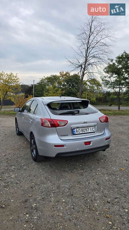Хэтчбек Mitsubishi Lancer 2011 в Ужгороде