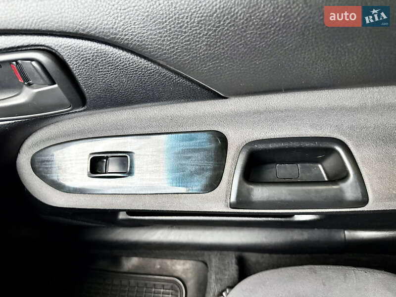 Седан Mitsubishi Lancer 2005 в Кременчуге фото 14 Седан Mitsubishi Lancer 2005 в Кременчуге