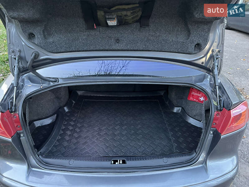 Седан Mitsubishi Lancer 2008 в Виннице