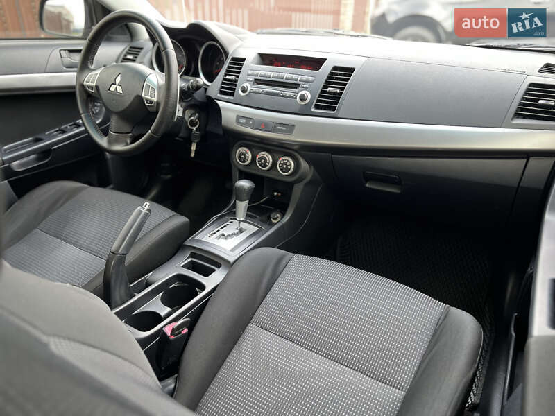 Седан Mitsubishi Lancer 2009 в Черкассах