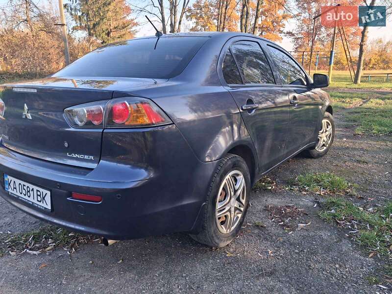 Седан Mitsubishi Lancer 2010 в Черновцах