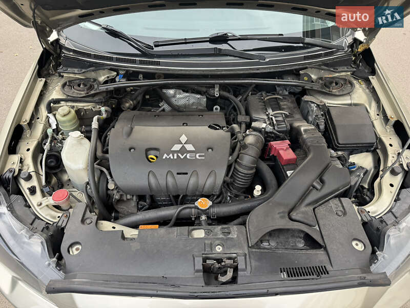 Седан Mitsubishi Lancer 2007 в Киеве