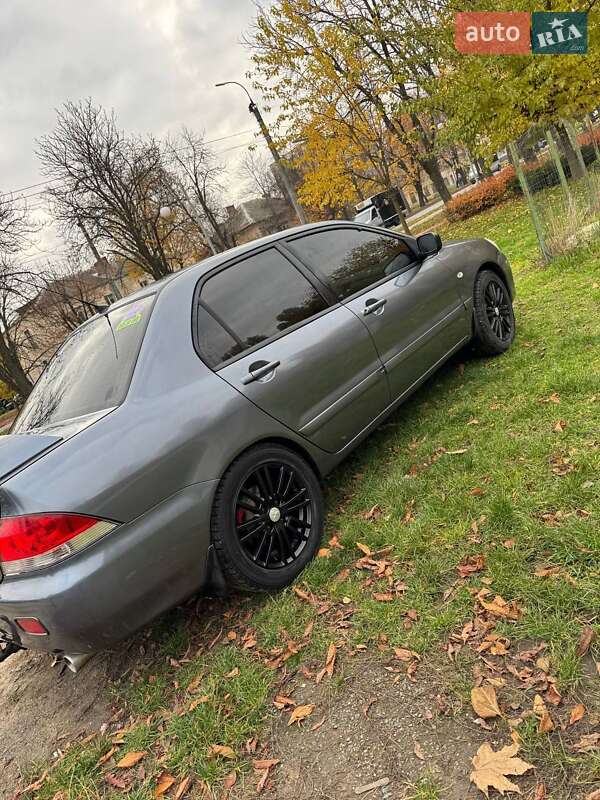 Седан Mitsubishi Lancer 2004 в Черкассах