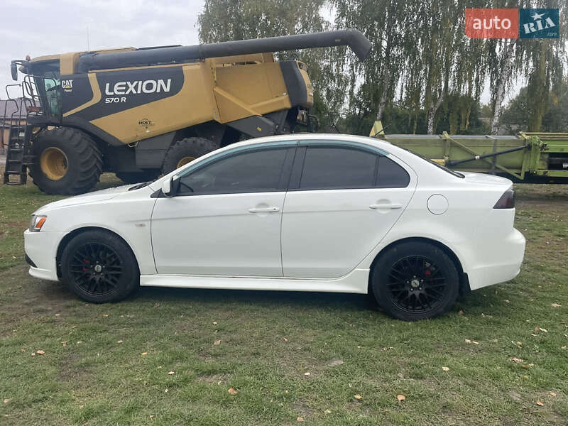 Седан Mitsubishi Lancer 2013 в Львове