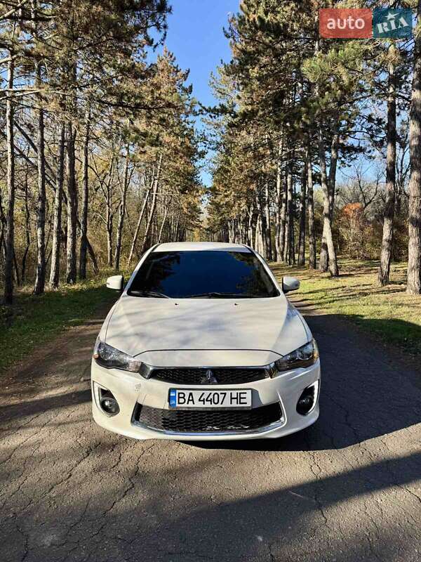 Седан Mitsubishi Lancer 2017 в Долинской