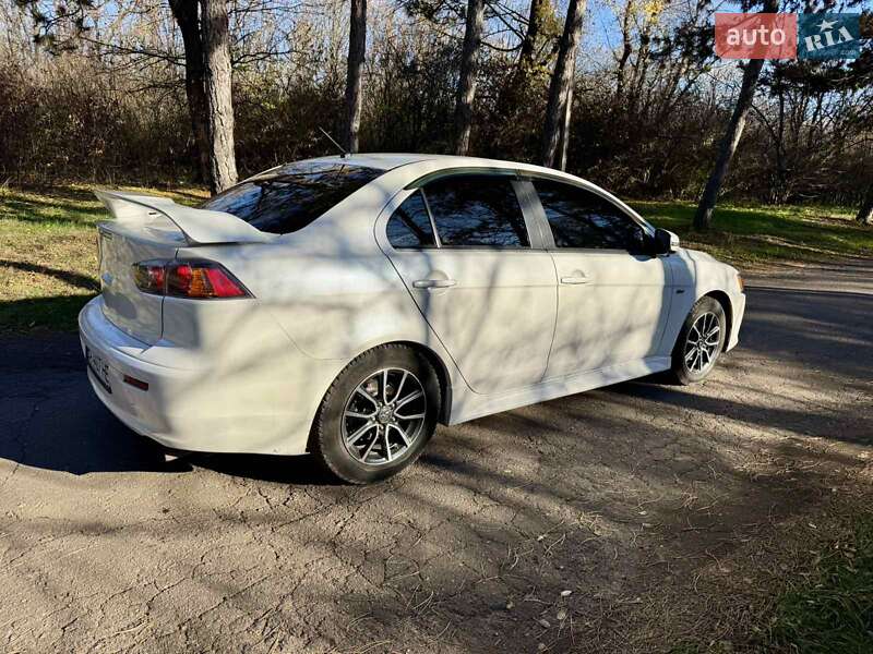 Седан Mitsubishi Lancer 2017 в Долинской