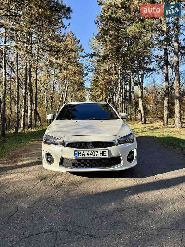 Седан Mitsubishi Lancer 2017 в Долинской