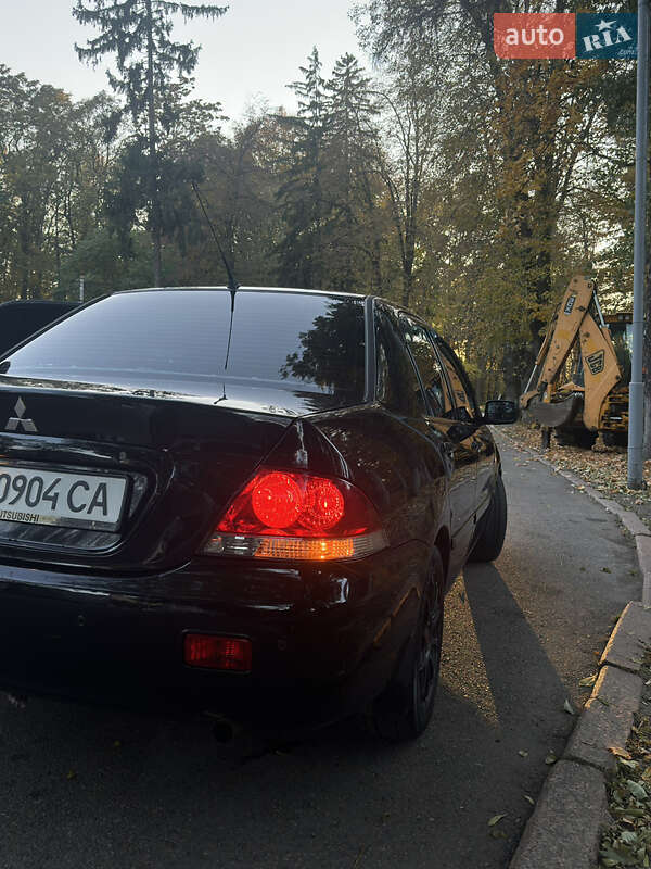 Седан Mitsubishi Lancer 2006 в Черновцах