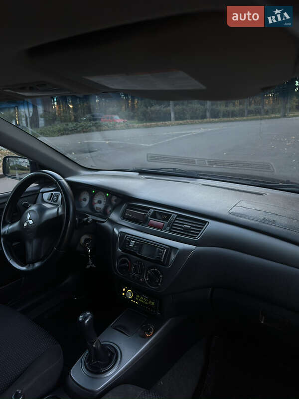 Седан Mitsubishi Lancer 2006 в Черновцах