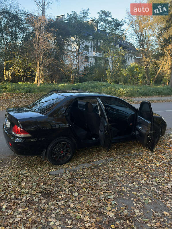 Седан Mitsubishi Lancer 2006 в Черновцах