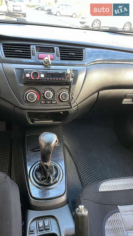 Седан Mitsubishi Lancer 2005 в Львове фото 11 Седан Mitsubishi Lancer 2005 в Львове