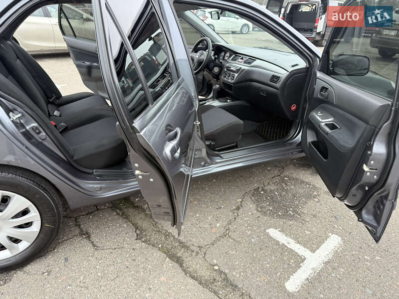 Седан Mitsubishi Lancer 2009 в Киеве