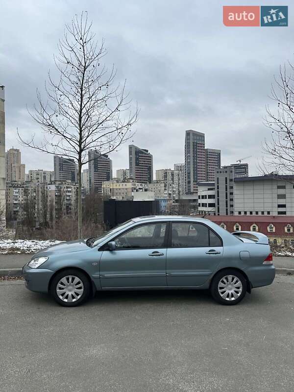 Седан Mitsubishi Lancer 2006 в Киеве