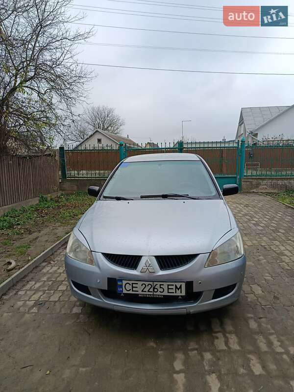 Седан Mitsubishi Lancer 2004 в Черновцах