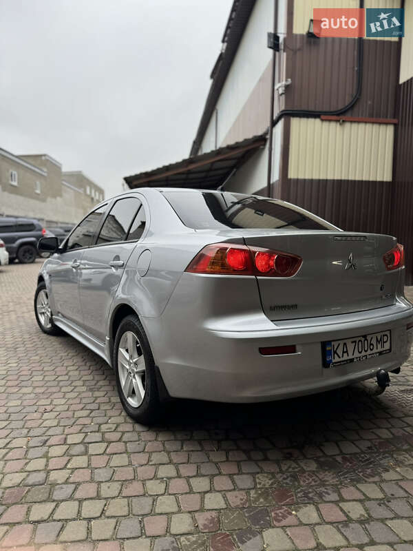 Седан Mitsubishi Lancer 2010 в Києві