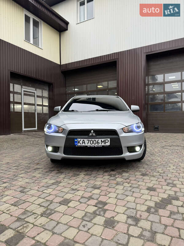 Седан Mitsubishi Lancer 2010 в Києві