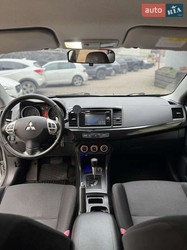 Седан Mitsubishi Lancer 2010 в Києві