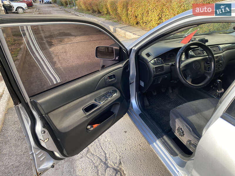 Седан Mitsubishi Lancer 2004 в Запоріжжі